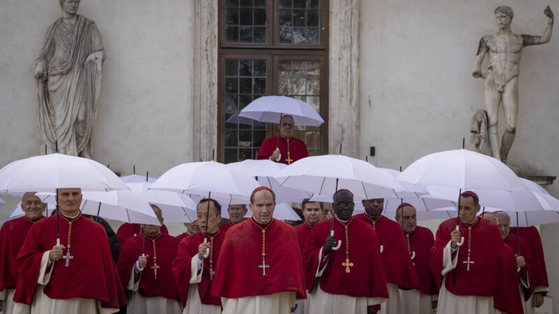 O silêncio, o dogma e a dúvida: leituras sobre Conclave